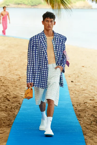 Look 27